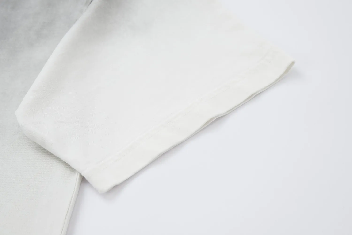 🅿️220 High quality ✨Cro❤✨🆕Classic logo letter pattern short sleeves. Official website synchronization, pure cotton fabric at the counter! Comfortable against the skin, durable and easy to wear, classic and simple logo design, meticulous original craftsmanship, customized 290G same vat dyed fabric, very comfortable to the touch, latest brick cabinet synchronization OS off-shoulder version, fashionable and personalized, super versatile and good-looking, very suitable for both men and women, a must-have style, hang tag, collar label, washed wheat, complete with three labels, black and white. 2️⃣Color S M L XL